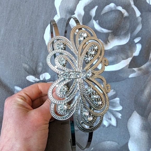 🌟$3/$20🌟Woman's Butterfly Headband - Picture 2 of 5